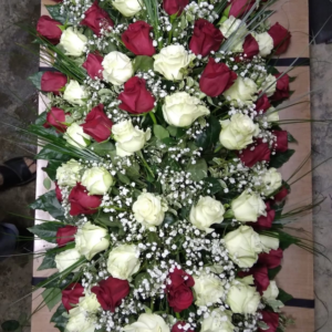 Copricassa rose rosse e bianche